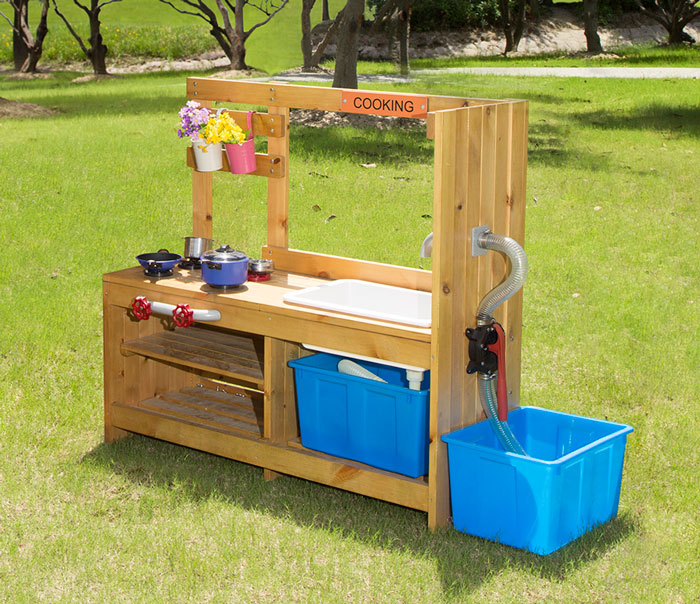 Outdoor Kitchen with Pump